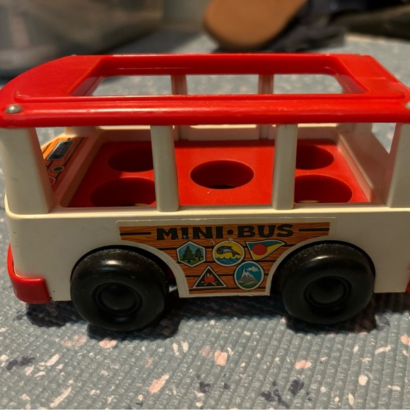 Vintage Fisher Price mini bus , 2 extra vehicles , 8 wooden people and 2 plastic - Picture 11 of 13
